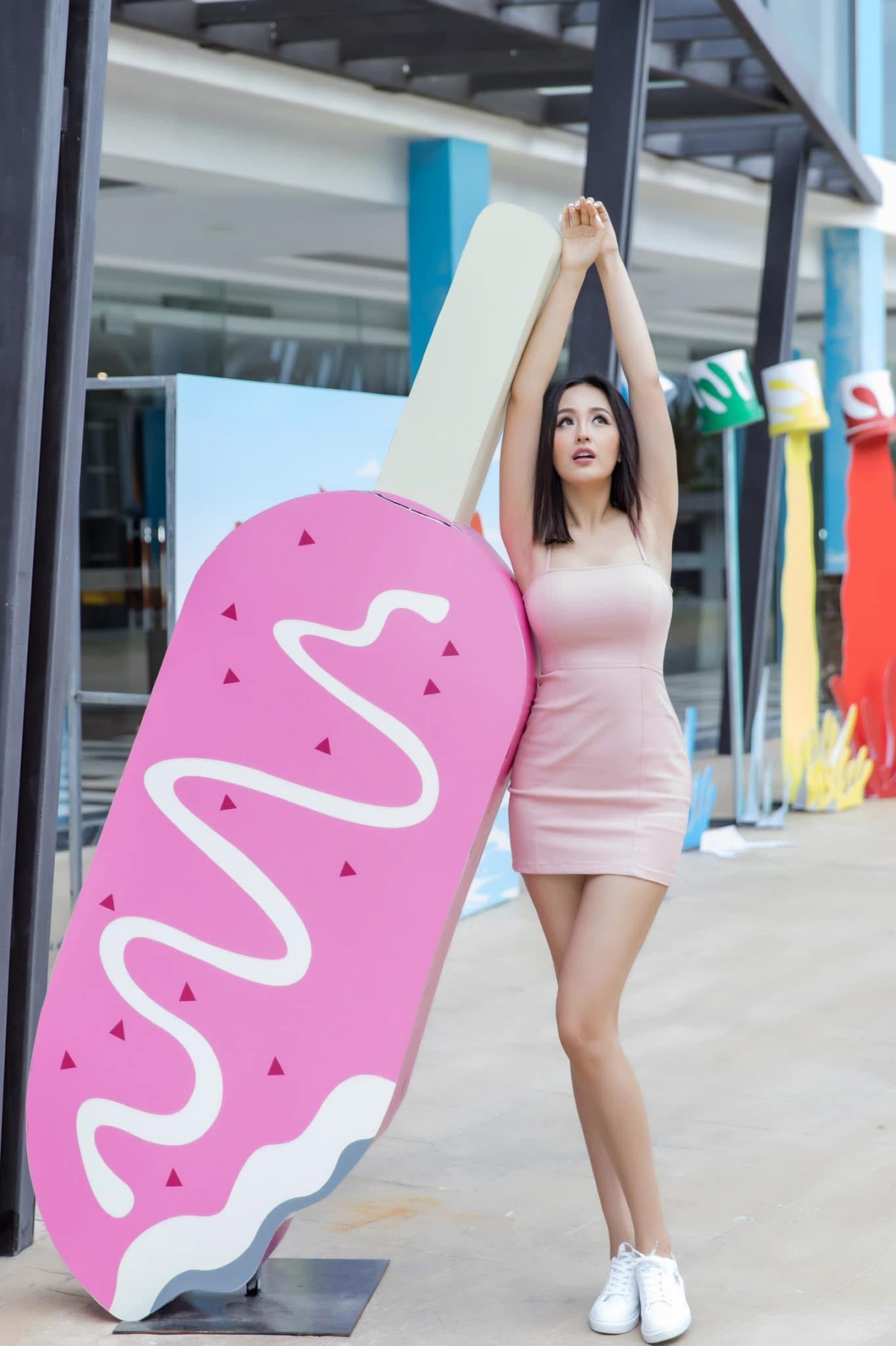 Hoa hậu Mai Phương Thúy đăng ảnh tạo dáng sexy cùng chú thích: "Lại là kiếp nạn hết ảnh". Ảnh: FBNV