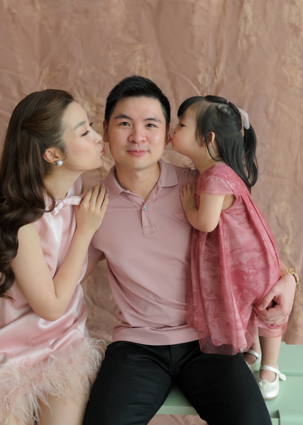 Hoa hậu Đỗ Mỹ Linh chia sẻ những hình ảnh mừng sinh nhật con gái đầu lòng tròn 2 tuổi. (Ảnh: FBNV)