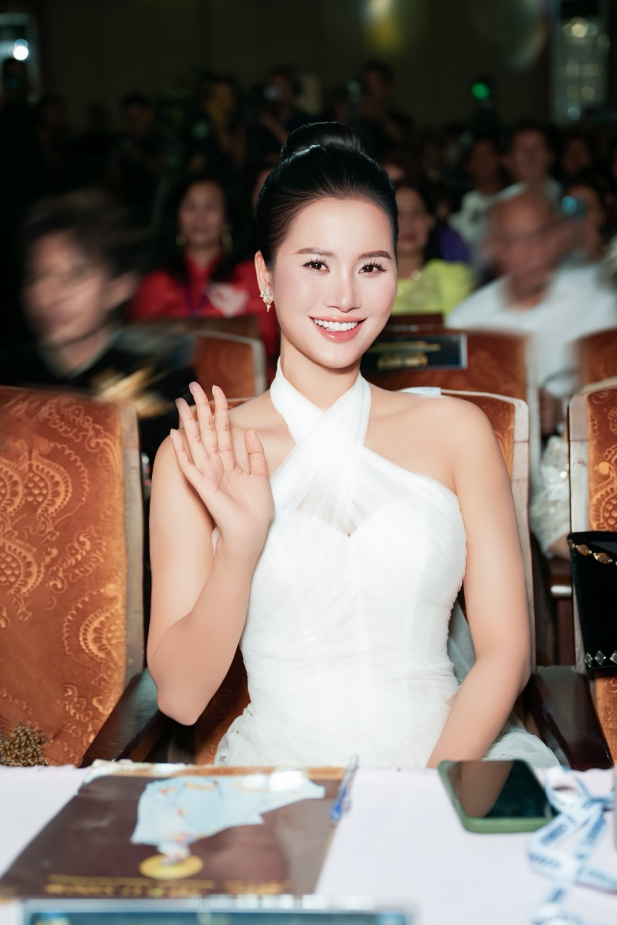 Sau khi được bạn trai cầu hôn tại Nhật Bản, Á hậu Hương Ly được cho là đang mang thai con đầu lòng.