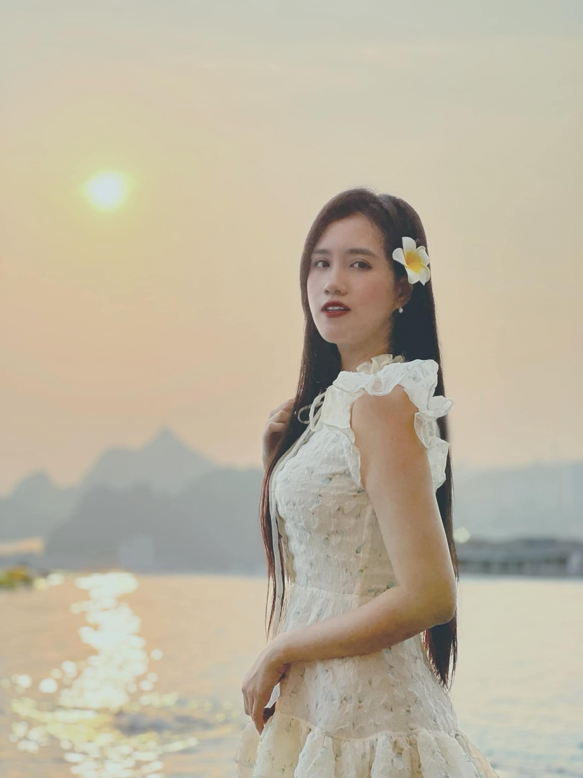 Trước "Dịu dàng màu nắng", Thanh Hoa từng góp mặt trong một số bộ phim như "Cảnh sát hình sự", "Blog nàng dâu", "Đầm lầy bạc", "Chủ tịch tỉnh", "Khúc ca cho tình nhân"… Cô là vợ của đạo diễn đạo diễn Bùi Quốc Việt – người chỉ đạo bộ phim "Dịu dàng màu nắng". Sau khi kết hôn, Thanh Hoa tập trung chăm sóc gia đình và hai con.