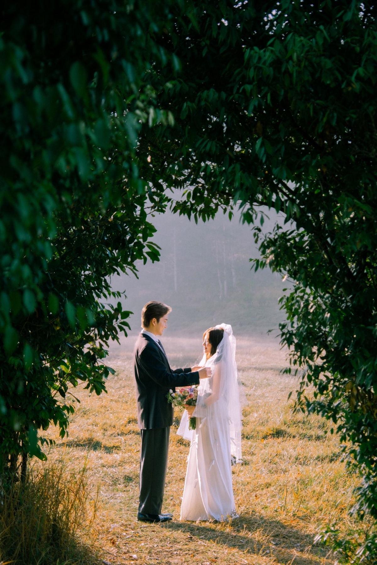 Dù nhiều lần bị bắt gặp đi du lịch, dự tiệc, mặc đồ đôi, song họ luôn giữ thái độ kín tiếng và chưa từng xác nhận chính thức mối quan hệ cho đến thời điểm này.