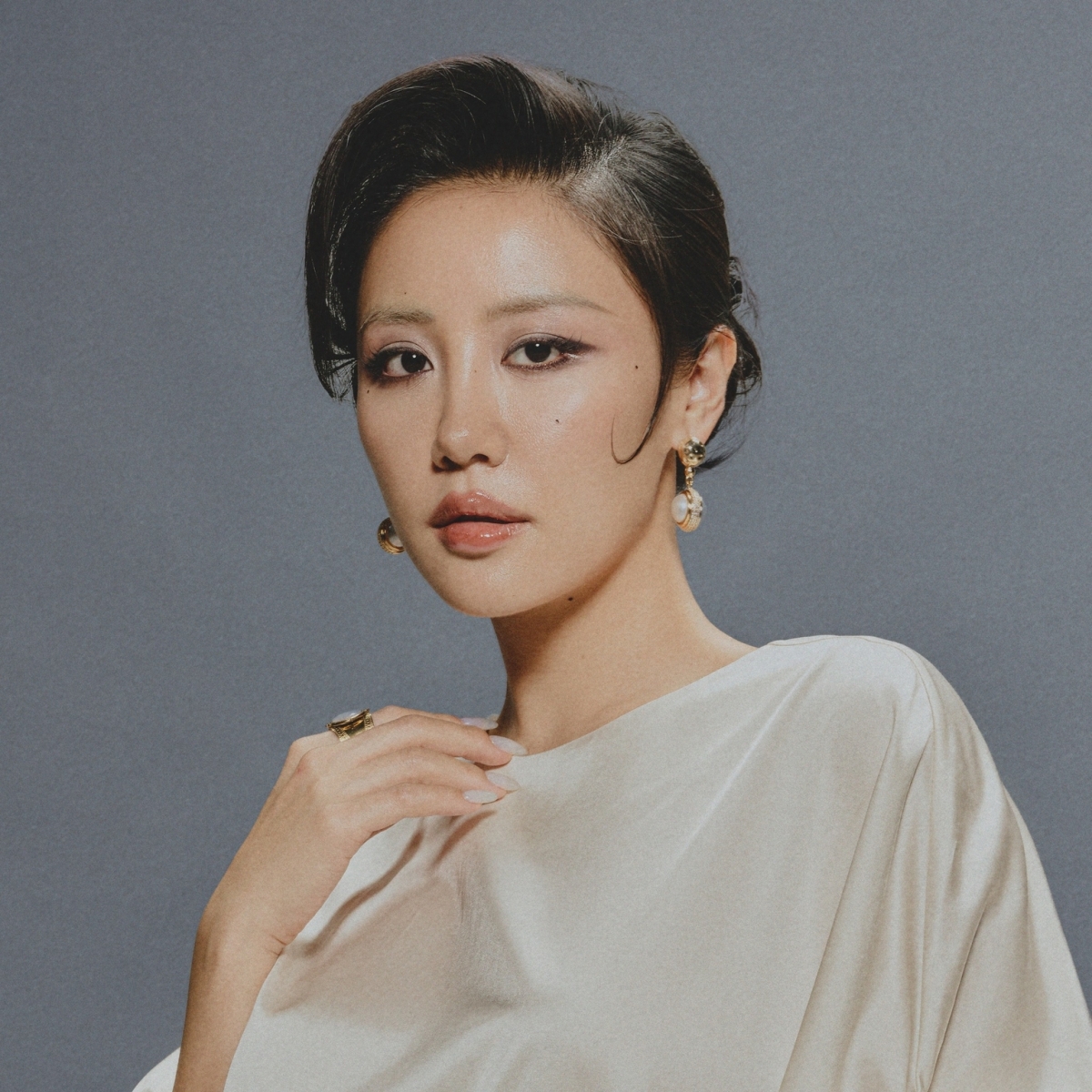 Văn Mai Hương hoãn ra mắt MV "Ướt lòng"