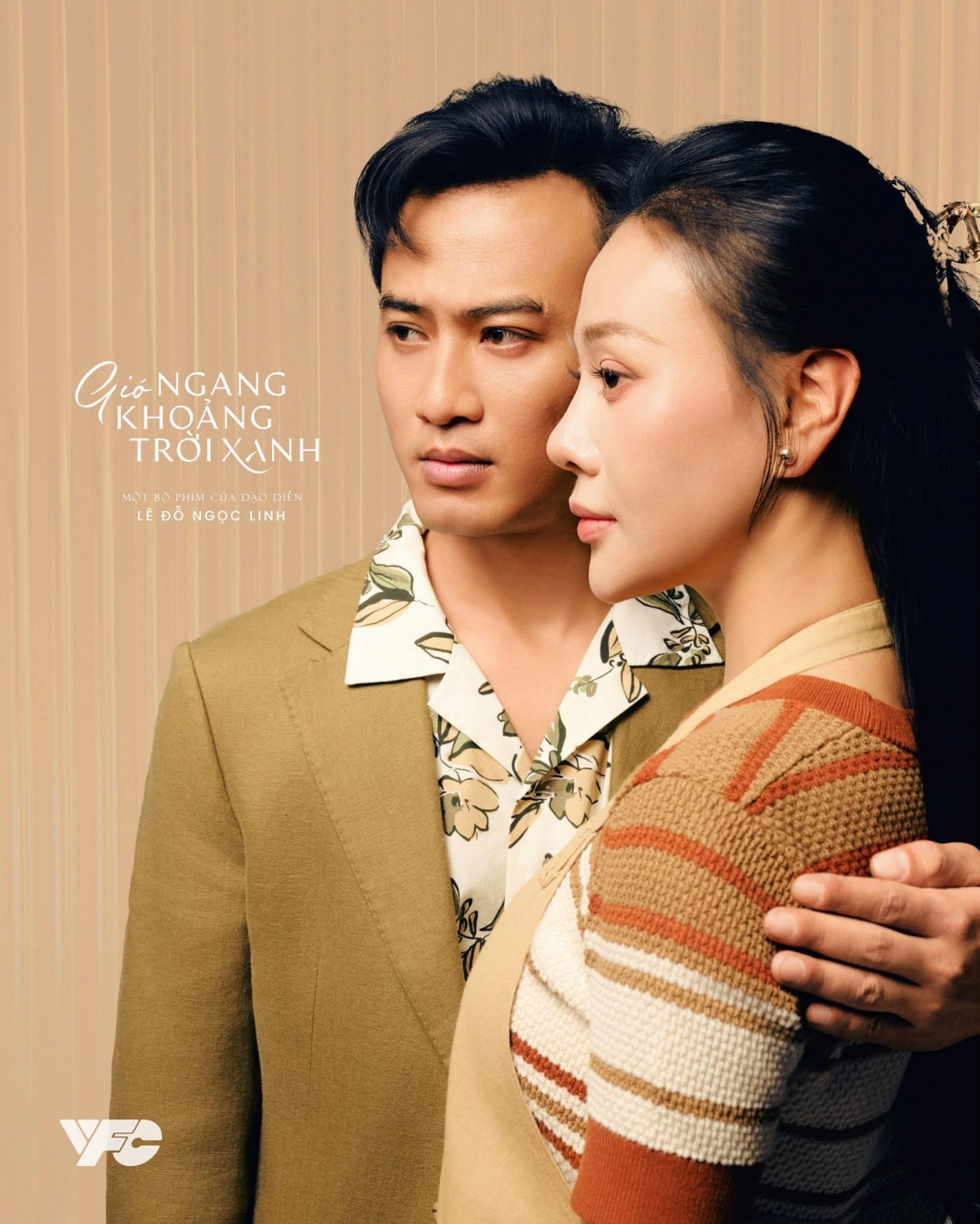 Phương Oanh hé lộ hình ảnh mới nhất cùng tên của bộ phim đánh dấu sự trở lại màn ảnh nhỏ của cô. Phim mới của Phương Oanh và Doãn Quốc Đam có tên “Gió ngang khoảng trời xanh” – nữ diễn viên nói “Một chiếc tên thật thơ”.