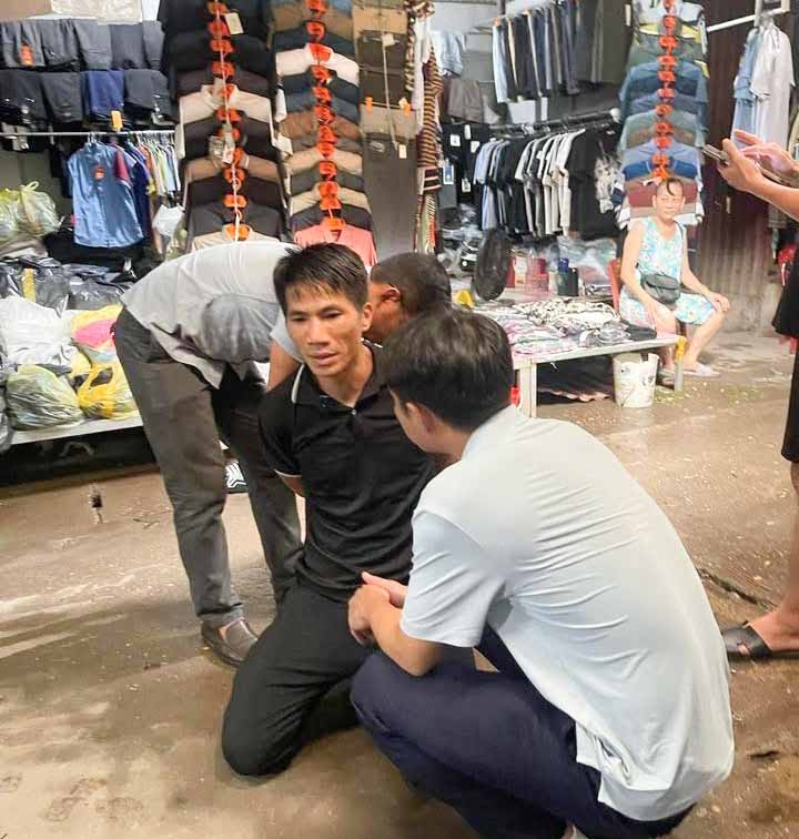 Đối tượng Đặng Quang Dũng tại chợ Bố Hạ