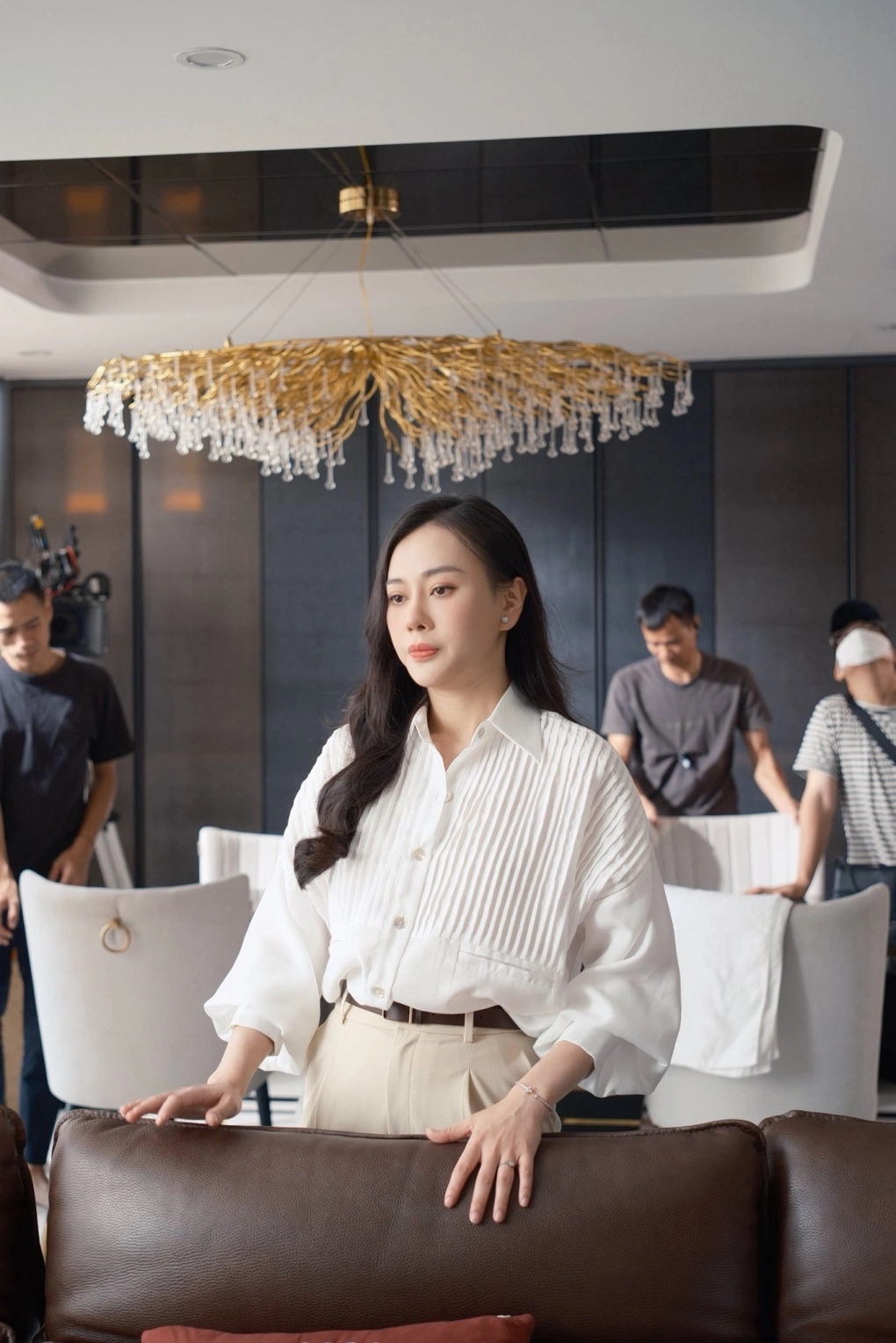 Sao Việt 22/7: Diễn viên Phương Oanh xác nhận và hé lộ về vai diễn sắp ra mắt sau 4 năm mới trở lại giờ vàng sóng quốc gia. Theo một số nguồn tin, Phương Oanh kết hợp với Doãn Quốc Đam trong lần tái xuất này. Trước đó, hai người hợp tác ăn ý trong dự án “Quỳnh Búp Bê” của đạo diễn Mai Hồng Phong.