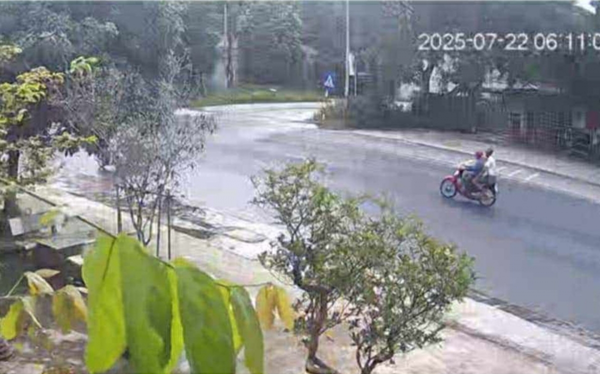 Hình ảnh ông M chở nam thanh niên được trích xuất từ camera của nhà dân