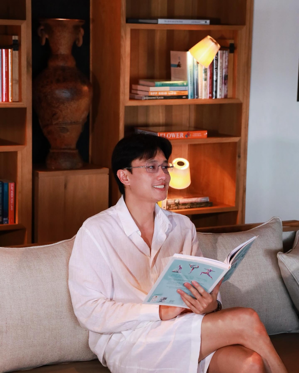 Quốc Trường “thả thính”: “Đọc hàng trăm quyển sách, vẫn chưa biết cách vào tim em”.