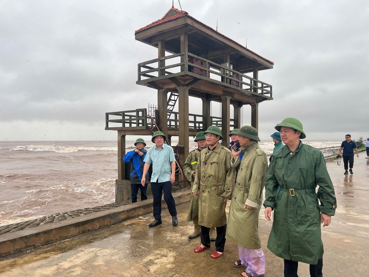 Ninh Bình kiểm tra các tuyến đe xung yếu trong bão số 3