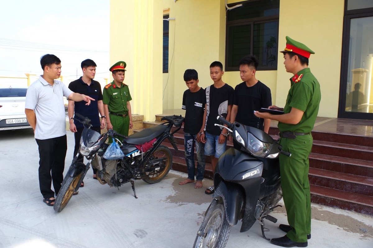 Các đối tượng tại cơ quan công an