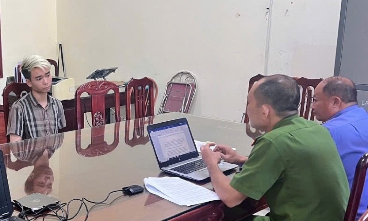 Đối tượng Đào Văn Khương tại cơ quan công an. Ảnh: CTV