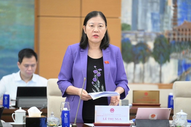 Bà Lê Thị Nga, Phó Chủ nhiệm thường trực Ủy ban Dân nguyện và Giám sát trình bày báo cáo. Ảnh: Quốc hội