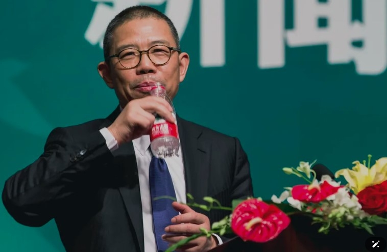 Nước đóng chai Nongfu Spring là một sản phẩm khá quen thuộc với người dân Trung Quốc, song "cha đẻ" của sản phẩm này - ông Zhong Shanshan - lại ít người biết tới.