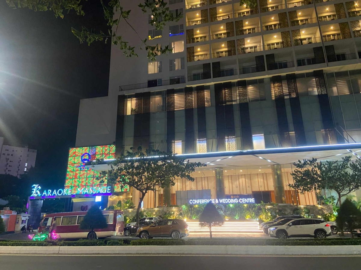 Quinter Central là khách sạn tiêu chuẩn 5 sao có các dịch vụ vui chơi, giải trí, lưu trú