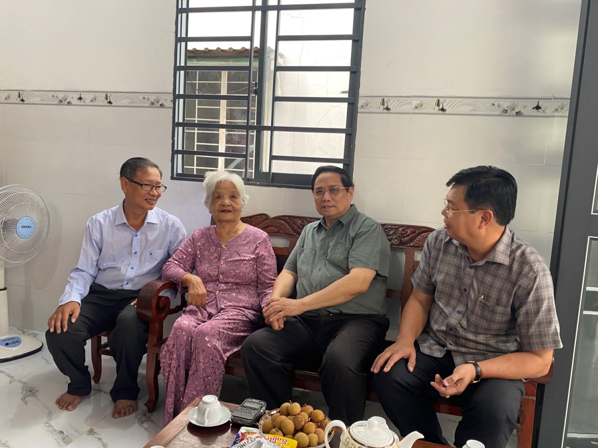 Thủ tướng Phạm Minh Chính đã thăm, tặng quà gia đình bà Nguyễn Thị Có