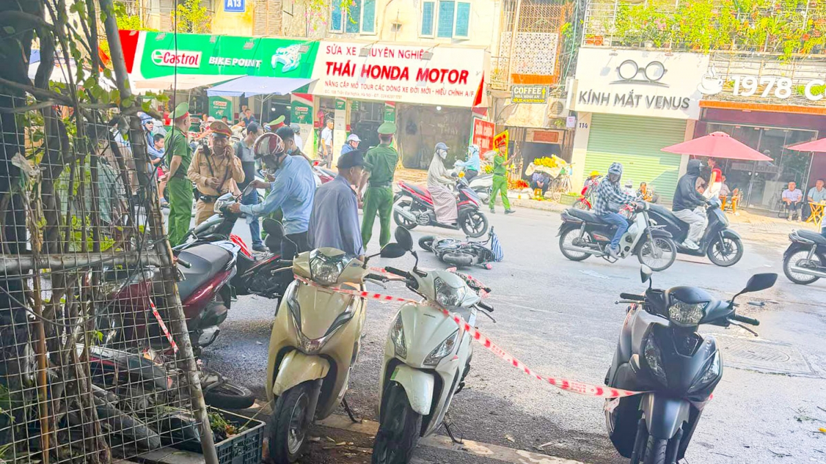 Lực lượng chức năng có mặt, phân luồng giao thông và xử lý vụ việc