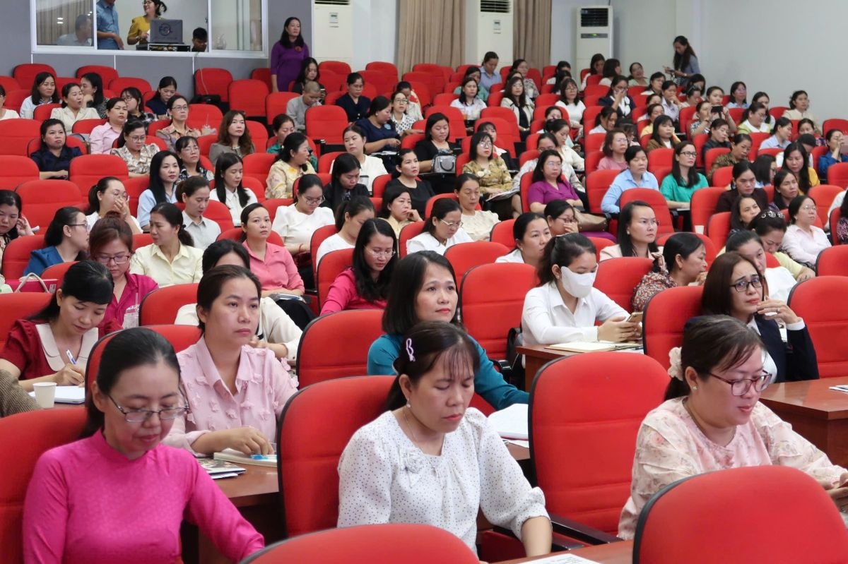 Cán bộ Hội Phụ nữ TP.HCM dự họp mặt lần đầu tiên sau sáp nhập