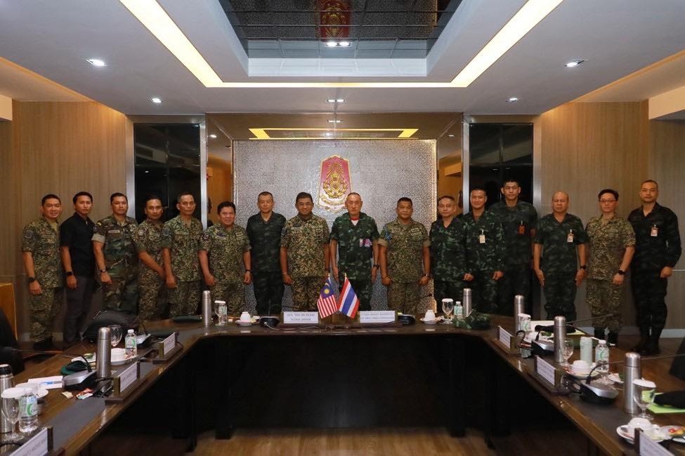 Cuộc họp giữa tướng lĩnh quân đội Thái Lan và Malaysia. Nguồn Quân đội Hoàng gia Thái Lan