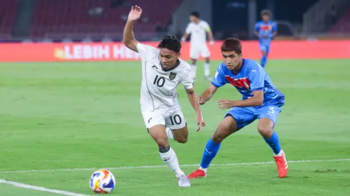 Arkhan Fikri (trái) nhiều khả năng vắng mặt trong trận chung kết (Ảnh: Bola)