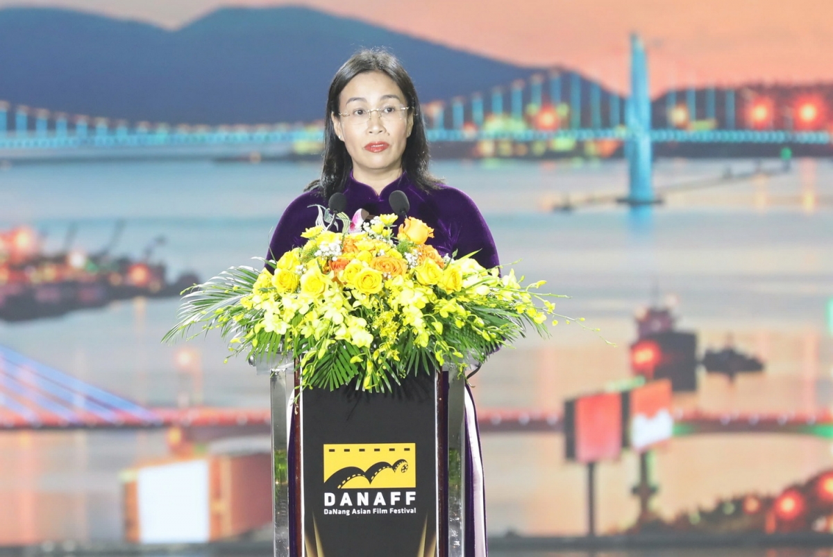 Bà Nguyễn Thị Anh Thi, Phó Chủ tịch UBND thành phố Đà Nẵng phát biểu tại lễ bế mạc