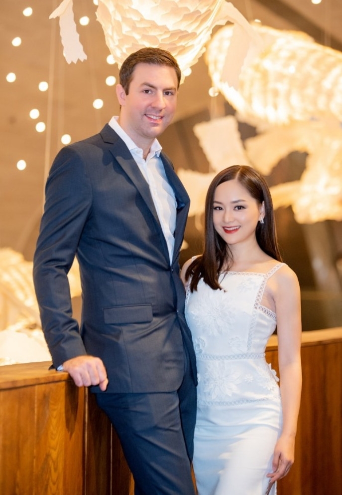 Tối 24/7, diễn viên Lan Phương chia sẻ mình và ông xã ngoại quốc quyết định ly thân. "Có những vết thương nhìn thấy được, sẽ có người đến giúp băng bó. Nhưng có những vết thương nằm sâu bên trong, kéo dài nhiều năm, âm thầm chịu đựng chẳng ai thấy được ngoài chính mình", cô bày tỏ.