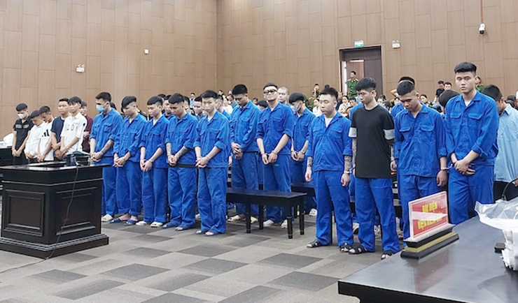 Các bị cáo tại phiên toà. (Ảnh: Lê Nhung)