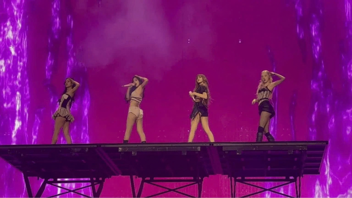 Ca khúc mới “JUMP” của BLACKPINK, được công bố trong đêm mở màn tour diễn thế giới “Deadline”, đang gây ra nhiều tranh cãi trong cộng đồng người hâm mộ.