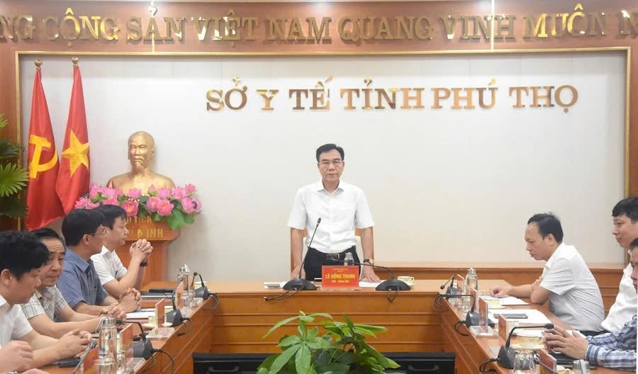 Giám đốc Sở Y tế tỉnh Phú Thọ Lê Hồng Trung yêu cầu cán bộ, y bác sỹ của Sở Y tế bắt tay ngay vào công việc, với mục tiêu quyết tâm vận hành hiệu quả bộ máy, phục vụ người dân được tốt hơn.