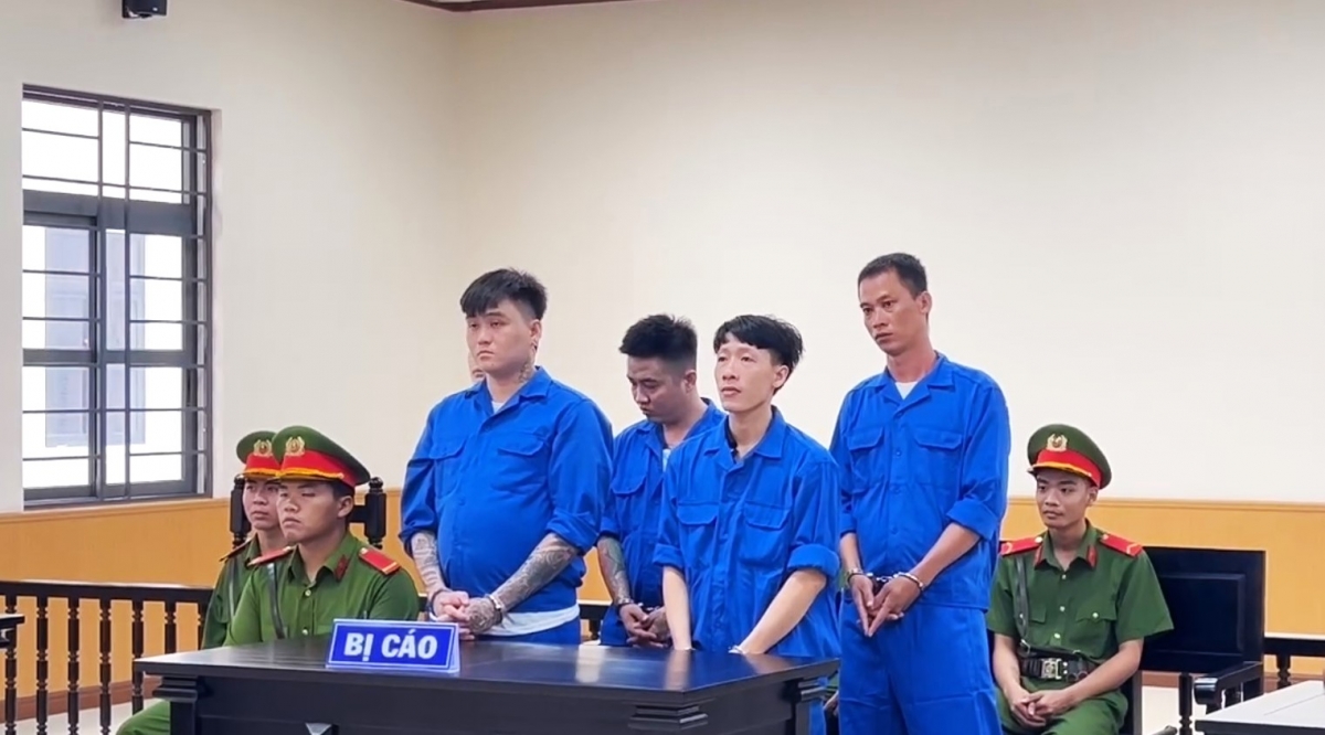 Các bị cáo tại phiên tòa.