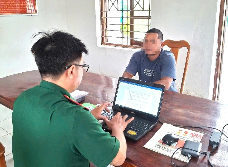 Ông V.V.M làm việc với Ban Chỉ huy BĐBP tỉnh Cà Mau.