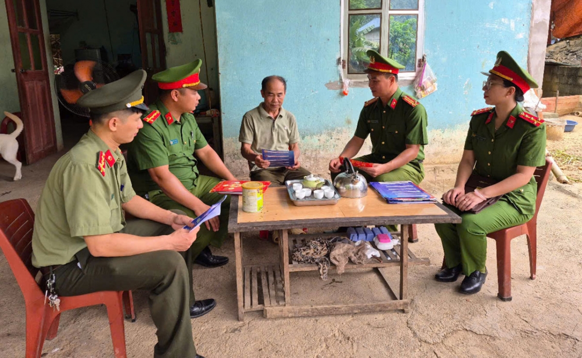 Công an xã Trường Hà, Cao Bằng tăng cường công tác bám nắm cơ sở, tuyên truyền về công tác an ninh trật tự người dân các thôn bản