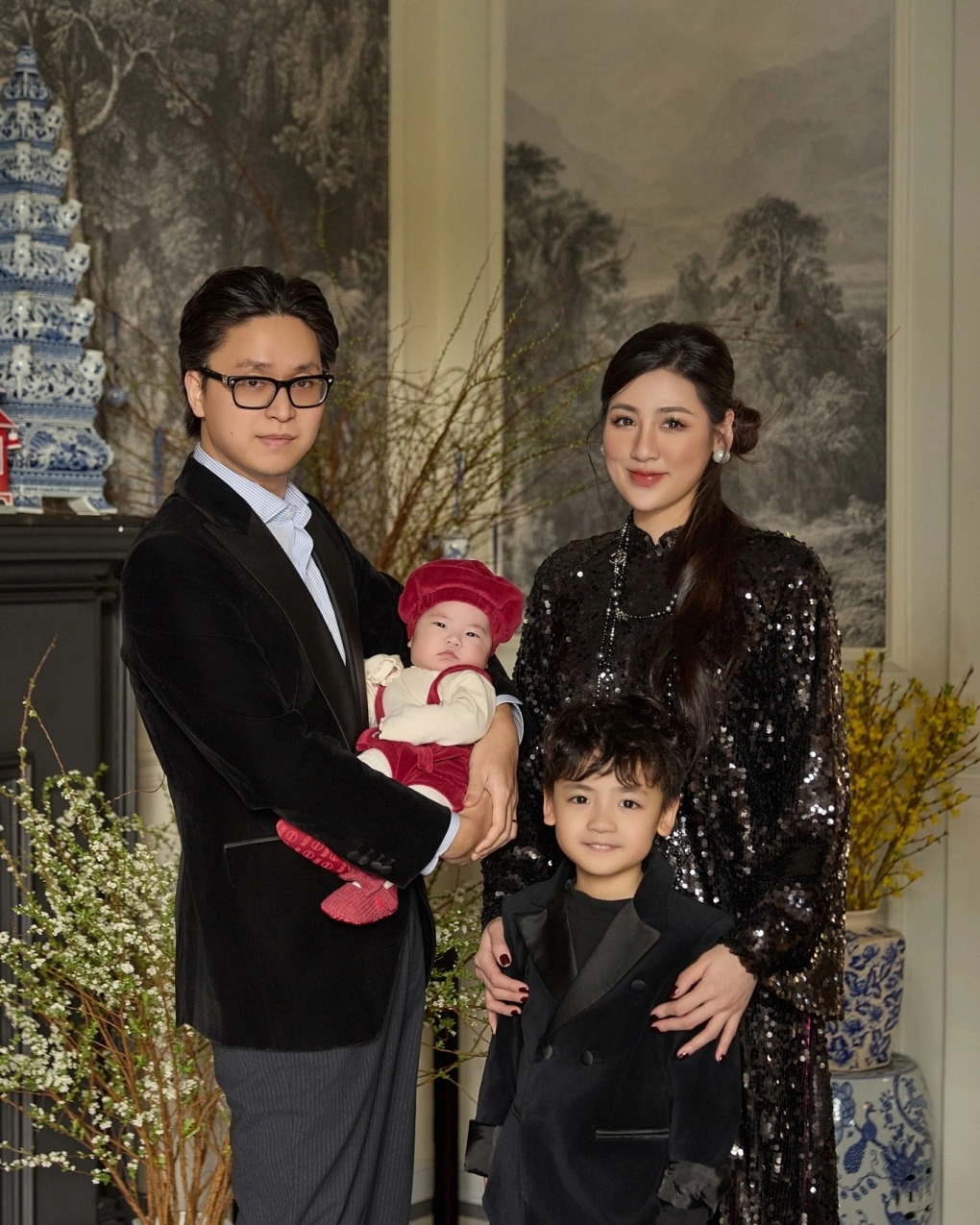 'Nàng dâu hào môn' Tú Anh cho biết trong 7 năm chung sống, cô và ông xã phân chia công việc: Người lo kiếm tiền, người lo chăm sóc gia đình.