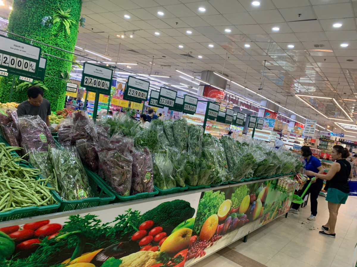 Co.opmart đảm bảo không gian mua sắm an toàn, hàng hóa đầy đủ, giá cả ổn định