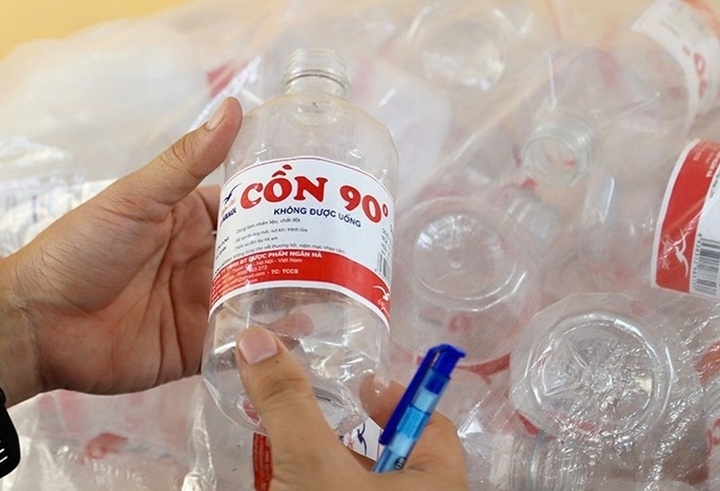 Số lượng lớn cồn giả được các đối tượng sản xuất, buôn bán ra thị trường