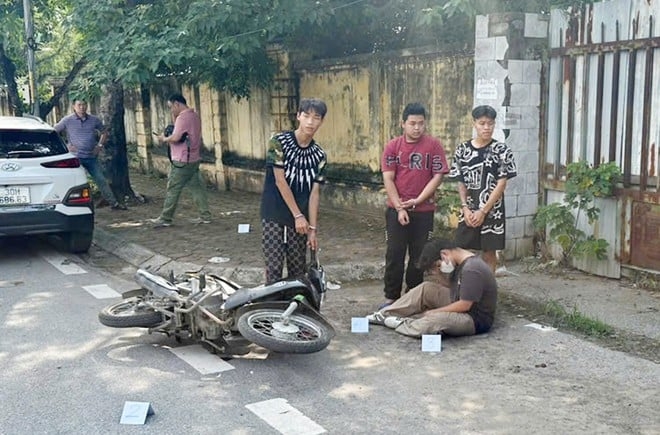 Các đối tượng và tang vật. Ảnh: Công an cung cấp