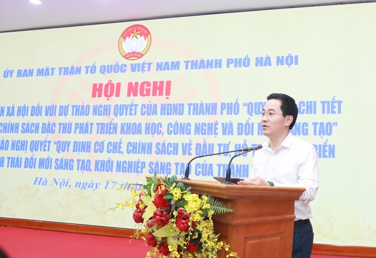 Giám đốc Sở Khoa học và Công nghệ Trần Anh Tuấn trình bày dự thảo