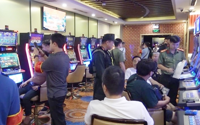 Lực lượng chức năng kiểm tra, khám xét tại King Club