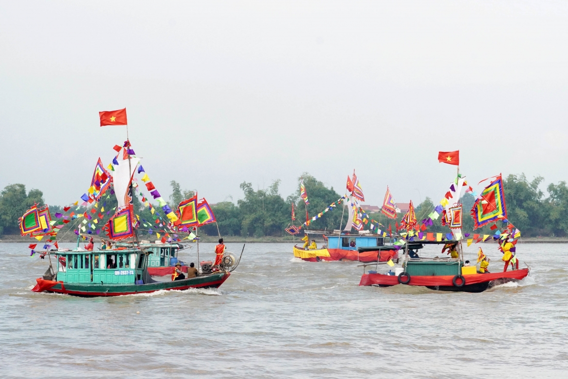 Diễn xướng tái hiện hội quân trên sông Lục Đầu trong Lễ hội mùa Thu Côn Sơn - Kiếp Bạc.