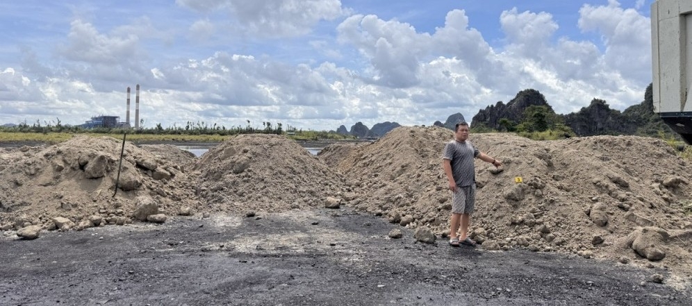 Hiện trường xảy ra vụ đổ thải trái phép.