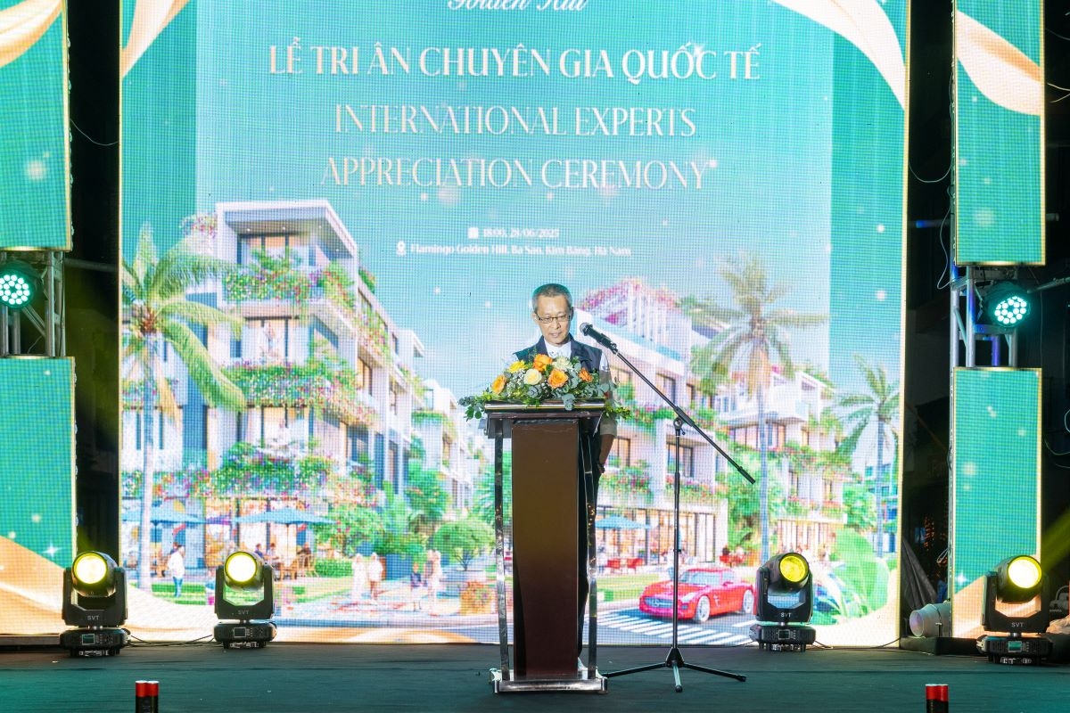 Đại diện Tập đoàn quốc tế đang có chuyên gia lưu trú tại dự án phát biểu trong sự kiện tri ân của CĐT (Ảnh: CĐT)