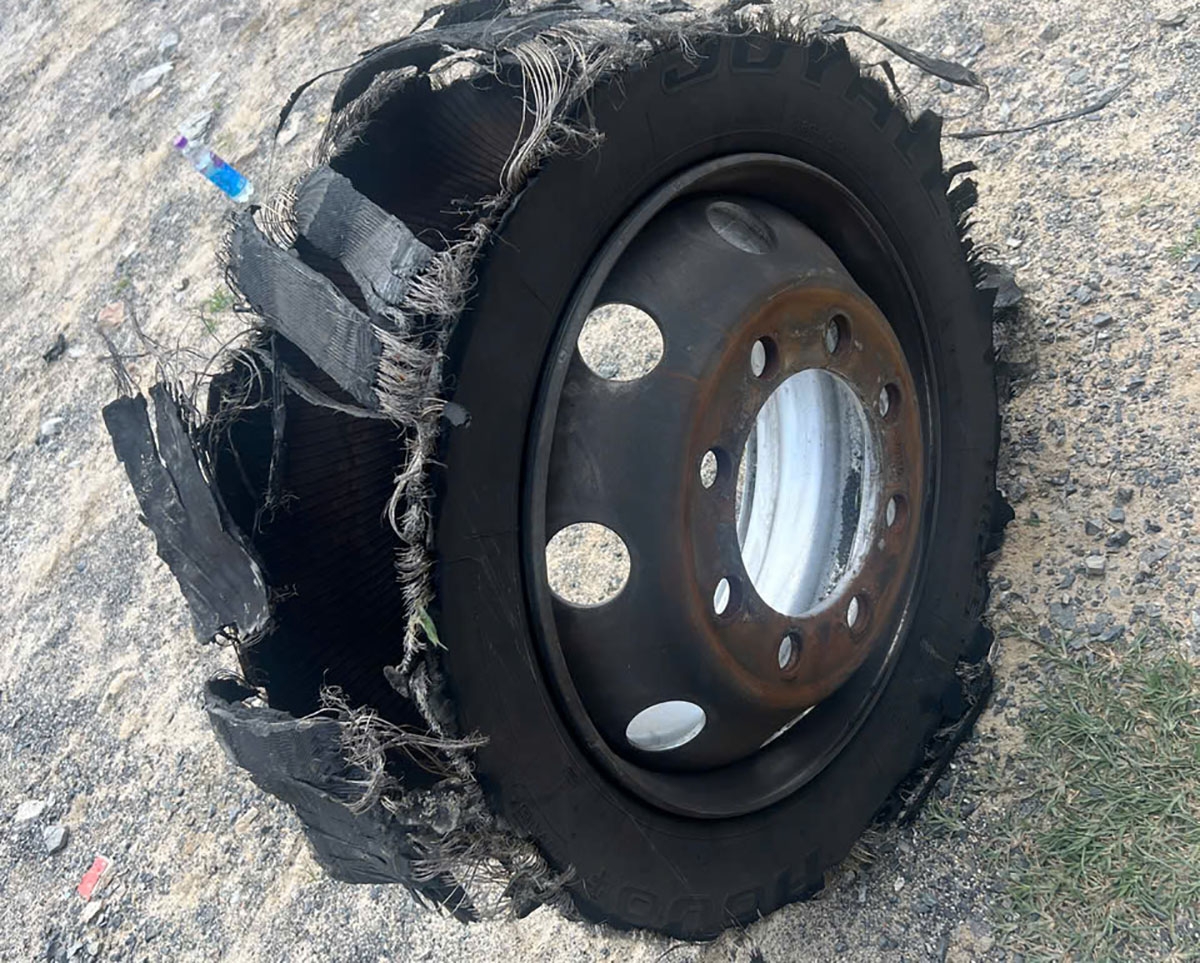 Lốp ô tô bị nổ trước khi xảy ra tai nạn