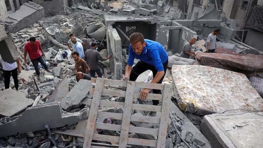 Các đống đổ nát tại dải Gaza. (Ảnh: Reuters)