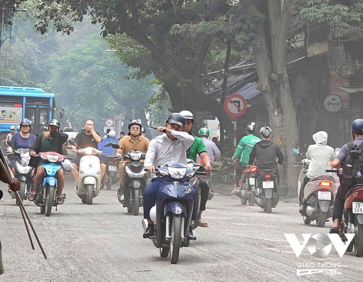 Đa số mô tô, xe máy đang lưu hành chạy bằng xăng, tỷ lệ xe máy chạy điện khá thấp