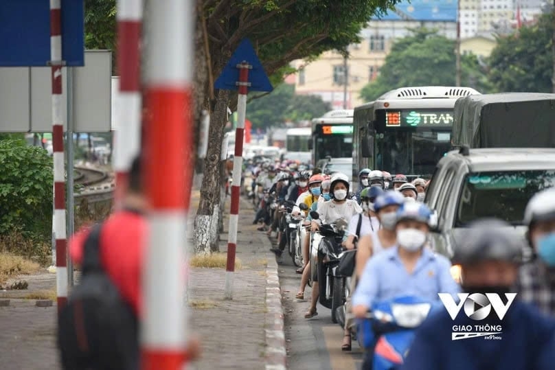 Giảm thiểu xe chạy xăng sẽ có hiệu ứng tốt với môi trường, nhưng sẽ gặp nhiều thách thức trong quá trình chuyển đổi