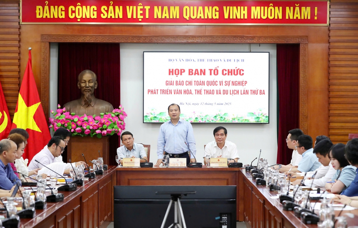 Ủy viên dự khuyết BCH Trung ương Đảng, Thứ trưởng Thường trực Bộ VHTTDL Lê Hải Bình, Trưởng Ban tổ chức đồng chủ trì cuộc họp Ban Tổ chức Giải Báo chí toàn quốc "Vì sự nghiệp phát triển Văn hoá, Thể thao và Du lịch" lần thứ Ba (nay là Giải Báo chí toàn quốc “Vì sự nghiệp phát triển Văn hóa Việt Nam” lần thứ Ba). (Ảnh: Trần Huấn).