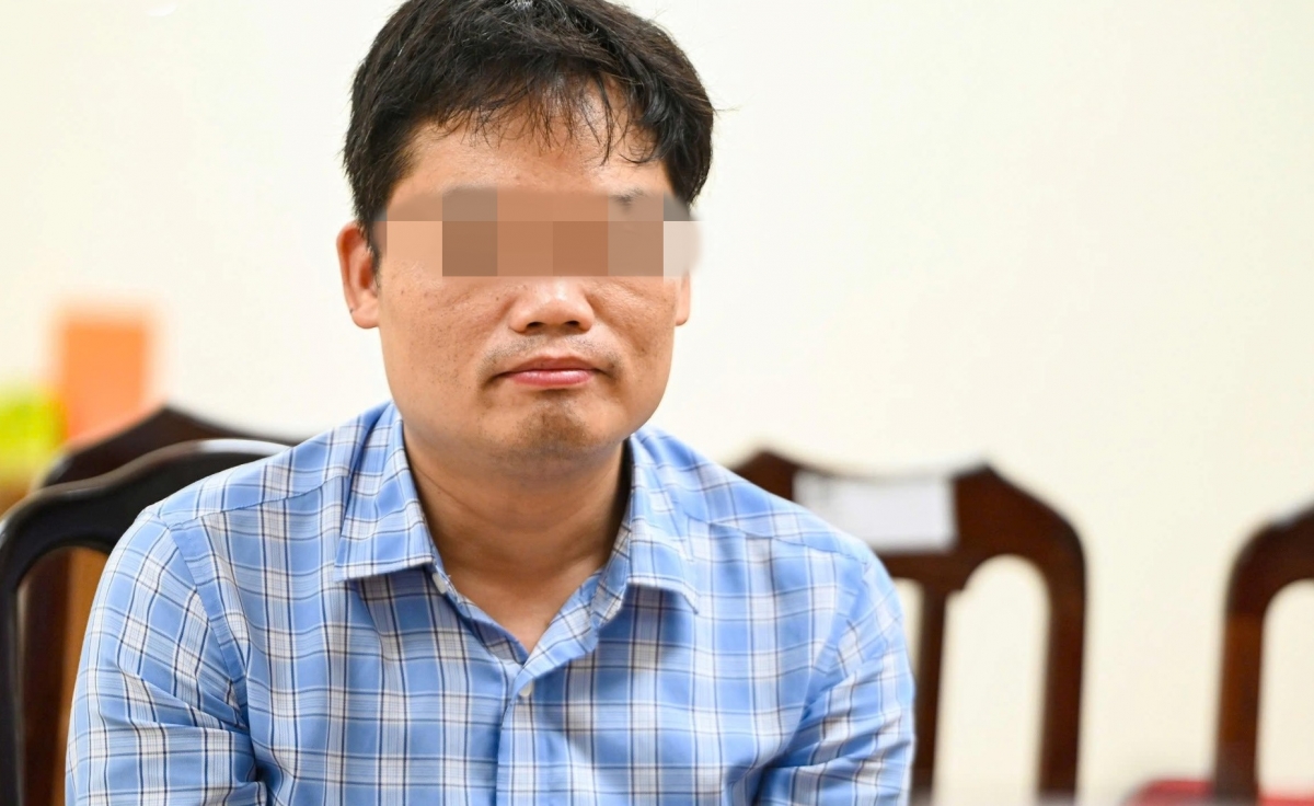 Lê Minh Giáp tại cơ quan công an