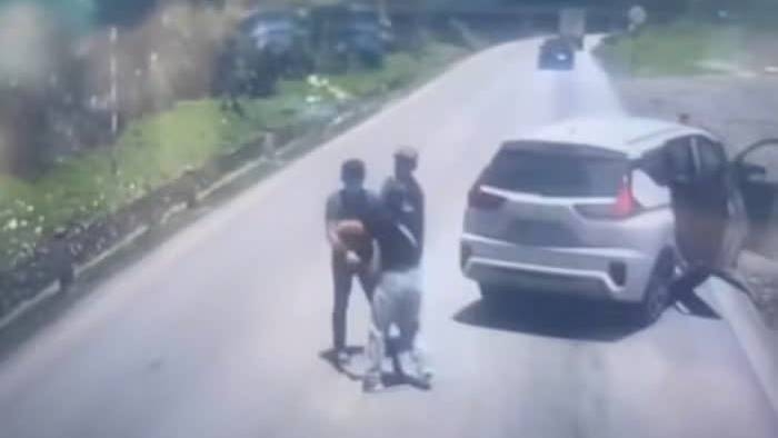 Đối tượng rút súng dọa tài xế trên đèo Đá Trắng.