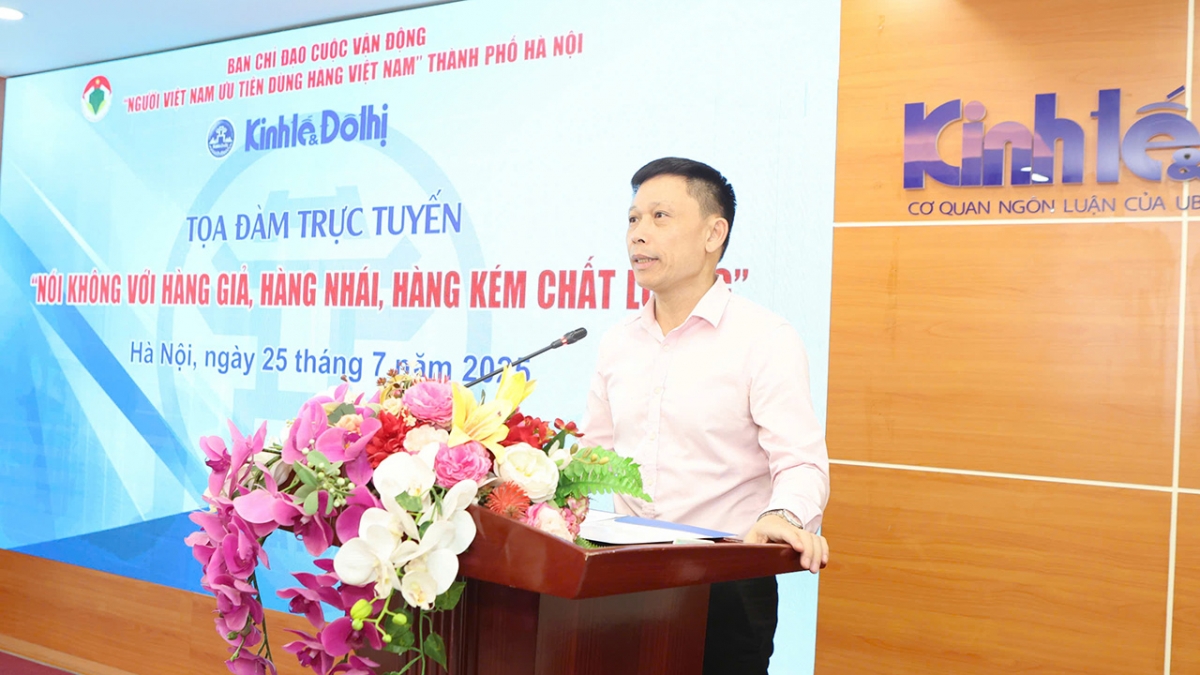 Tổng Biên tập Báo Kinh tế &amp; Đô thị Nguyễn Thành Lợi phát biểu tại tọa đàm.