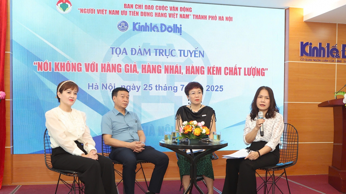 Các đại biểu tham dự tọa đàm thông tin về các thủ đoạn sản xuất tiêu thụ hàng giả.