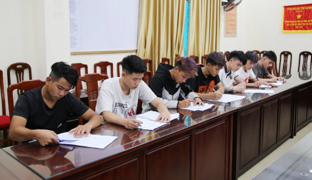 Các đối tượng tại cơ quan công an