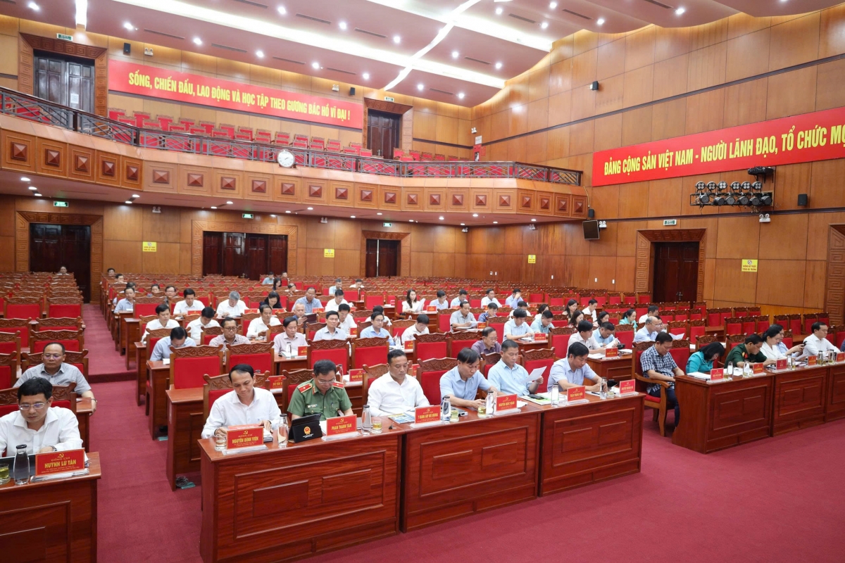 Hội nghị đặt mục tiêu tăng trưởng cả năm đạt từ 8% trở lên, trong đó riêng 6 tháng cuối năm phấn đấu đạt 8,64%.